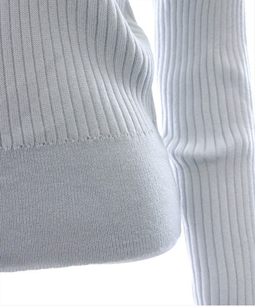 CLEAR BASIC（クリアベーシック）の「ハートボタンＶネックニットトップス[大人綺麗目 骨格ストレート]≪再入荷≫（ニット/セーター・レディース・グレー/アイボリー/ブラック・F）」の6枚目の写真