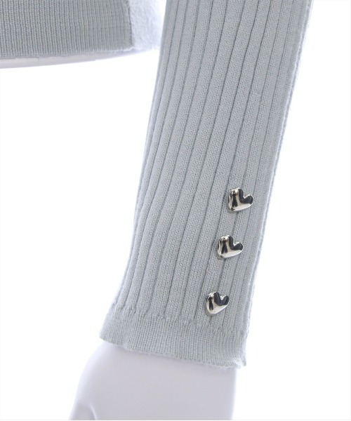 CLEAR BASIC（クリアベーシック）の「ハートボタンＶネックニットトップス[大人綺麗目 骨格ストレート]≪再入荷≫（ニット/セーター・レディース・グレー/アイボリー/ブラック・F）」の7枚目の写真