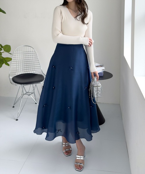 CLEAR BASIC（クリアベーシック）の「ハートボタンＶネックニットトップス[大人綺麗目 骨格ストレート]≪再入荷≫（ニット/セーター・レディース・グレー/アイボリー/ブラック・F）」の11枚目の写真