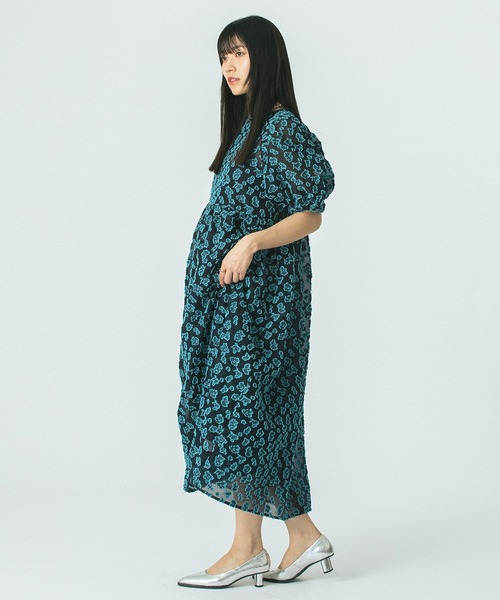 ROSE BUD(ローズバッド)の「FLOWER JACQUARD DRESS(ワンピース・レディース・ブラック/ネイビー・ONE SIZE)」の22枚目の写真