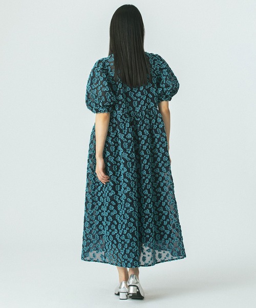 ROSE BUD(ローズバッド)の「FLOWER JACQUARD DRESS(ワンピース・レディース・ブラック/ネイビー・ONE SIZE)」の6枚目の写真