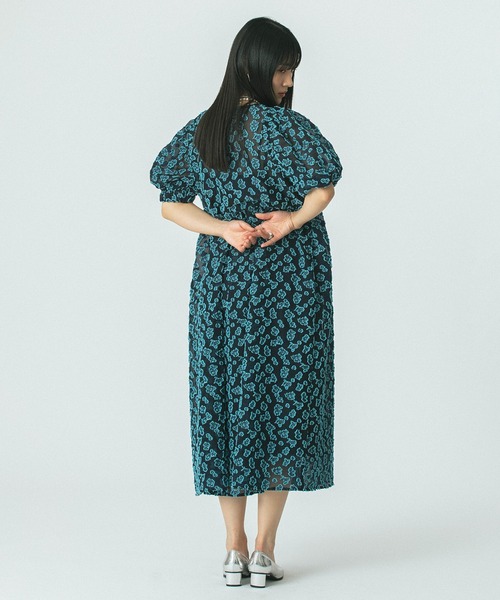 ROSE BUD(ローズバッド)の「FLOWER JACQUARD DRESS(ワンピース・レディース・ブラック/ネイビー・ONE SIZE)」の7枚目の写真