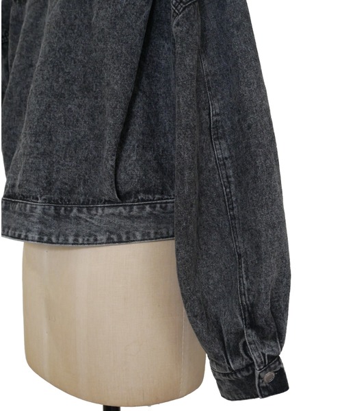 My shawty(マイシャウティー)の「cut off denim jacket(ノーカラージャケット・レディース・ライトインディゴブルー/ブラック・FREE)」の12枚目の写真