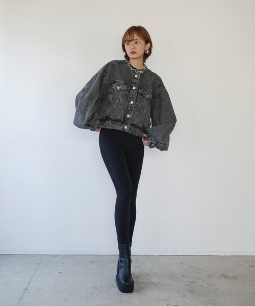 My shawty(マイシャウティー)の「cut off denim jacket(ノーカラージャケット・レディース・ライトインディゴブルー/ブラック・FREE)」の15枚目の写真