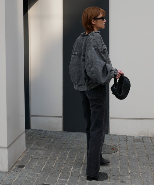 My shawty(マイシャウティー)の「cut off denim jacket(ノーカラージャケット・レディース・ライトインディゴブルー/ブラック・FREE)」の3枚目の写真