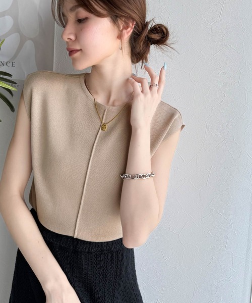 classicalelf（クラシカルエルフ）の「色違いで揃えたい！前後2wayセンターピンタック使いノースリーブサマーニット（Tシャツ/カットソー・レディース・グレイッシュベージュ/ピンク/オフホワイト/ブルー/チャコール/アイボリー/カーキ/ブラック/ベージュ・X-LARGE/SMALL/MEDIUM/LARGE）」の5枚目の写真