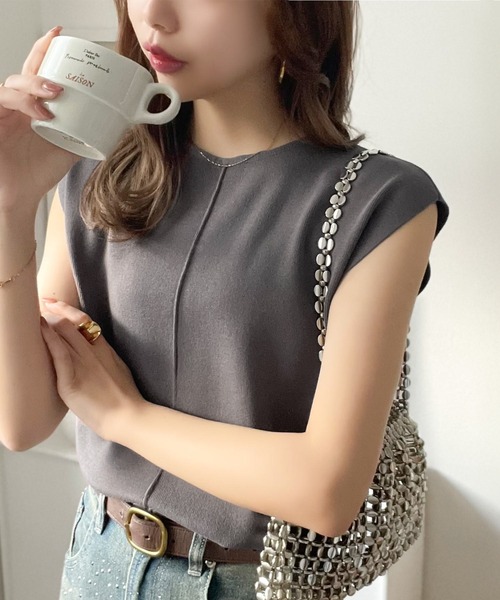 classicalelf（クラシカルエルフ）の「色違いで揃えたい！前後2wayセンターピンタック使いノースリーブサマーニット（Tシャツ/カットソー・レディース・グレイッシュベージュ/ピンク/オフホワイト/ブルー/チャコール/アイボリー/カーキ/ブラック/ベージュ・X-LARGE/SMALL/MEDIUM/LARGE）」の4枚目の写真