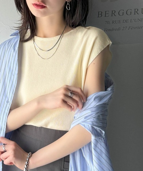 classicalelf（クラシカルエルフ）の「色違いで揃えたい！前後2wayセンターピンタック使いノースリーブサマーニット（Tシャツ/カットソー・レディース・グレイッシュベージュ/ピンク/オフホワイト/ブルー/チャコール/アイボリー/カーキ/ブラック/ベージュ・X-LARGE/SMALL/MEDIUM/LARGE）」の2枚目の写真