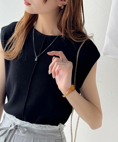 classicalelf（クラシカルエルフ）の「色違いで揃えたい！前後2wayセンターピンタック使いノースリーブサマーニット（Tシャツ/カットソー・レディース・グレイッシュベージュ/ピンク/オフホワイト/ブルー/チャコール/アイボリー/カーキ/ブラック/ベージュ・X-LARGE/SMALL/MEDIUM/LARGE）」の3枚目の写真