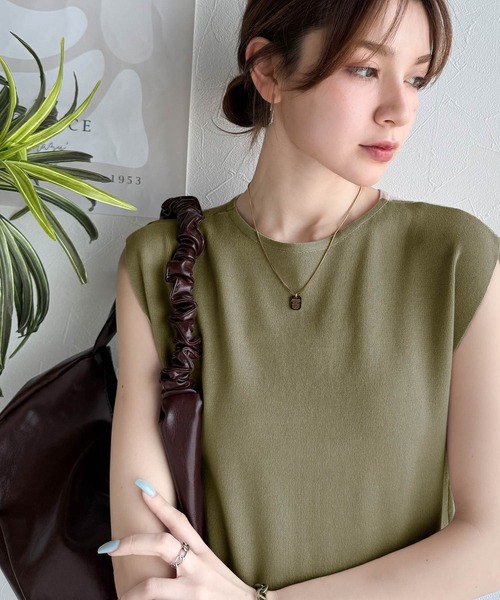 classicalelf（クラシカルエルフ）の「色違いで揃えたい！前後2wayセンターピンタック使いノースリーブサマーニット（Tシャツ/カットソー・レディース・グレイッシュベージュ/ピンク/オフホワイト/ブルー/チャコール/アイボリー/カーキ/ブラック/ベージュ・X-LARGE/SMALL/MEDIUM/LARGE）」の21枚目の写真