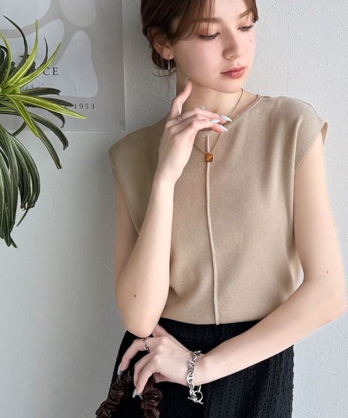 classicalelf（クラシカルエルフ）の「色違いで揃えたい！前後2wayセンターピンタック使いノースリーブサマーニット（Tシャツ/カットソー・レディース・グレイッシュベージュ/ピンク/オフホワイト/ブルー/チャコール/アイボリー/カーキ/ブラック/ベージュ・X-LARGE/SMALL/MEDIUM/LARGE）」の19枚目の写真