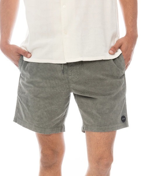 RVCA(ルーカ)の「RVCA メンズ ESCAPE ELASTIC CORD SHORT II ショートパンツ 【2025年春夏モデル】/ルーカワンポイントワッペンショートパンツ(その他パンツ・メンズ・ブラック/ブラウン系その他/パープル系その他/グレー系その他・SMALL/LARGE/X-LARGE/MEDIUM)」の2枚目の写真