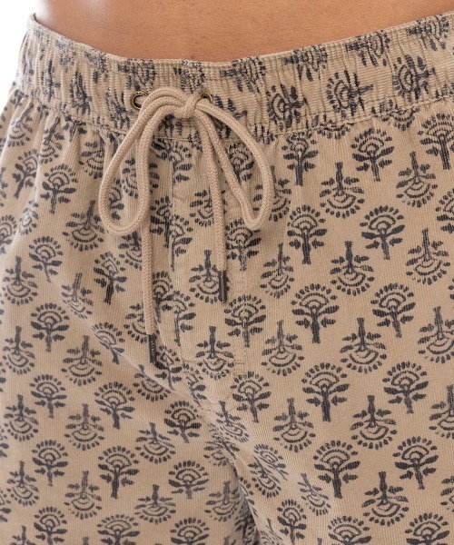 RVCA(ルーカ)の「RVCA メンズ ESCAPE ELASTIC CORD SHORT II ショートパンツ 【2025年春夏モデル】/ルーカワンポイントワッペンショートパンツ(その他パンツ・メンズ・ブラック/ブラウン系その他/パープル系その他/グレー系その他・SMALL/LARGE/X-LARGE/MEDIUM)」の15枚目の写真