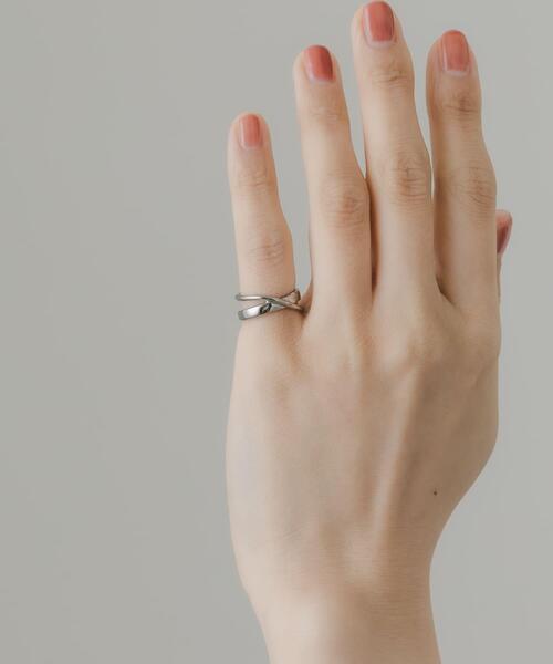 SMELLY(スメリー)の「ステンレスラインクロスピンキーリング(リング・レディース・シルバー・5号)」の1枚目の写真