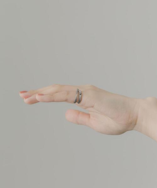 SMELLY(スメリー)の「ステンレスラインクロスピンキーリング(リング・レディース・シルバー・5号)」の3枚目の写真
