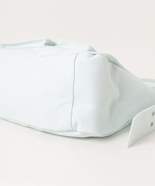 TINA:JOJUN(ティーナジョジュン)の「キャンバス バックルバッグ TINA:JOJUN(ショルダーバッグ・レディース・ライトブルー/アイボリー・F)」の17枚目の写真