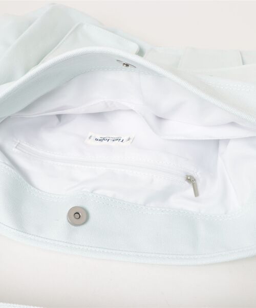 TINA:JOJUN(ティーナジョジュン)の「キャンバス バックルバッグ TINA:JOJUN(ショルダーバッグ・レディース・ライトブルー/アイボリー・F)」の18枚目の写真