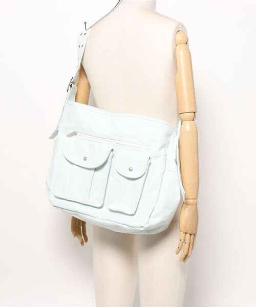 TINA:JOJUN(ティーナジョジュン)の「キャンバス バックルバッグ TINA:JOJUN(ショルダーバッグ・レディース・ライトブルー/アイボリー・F)」の20枚目の写真