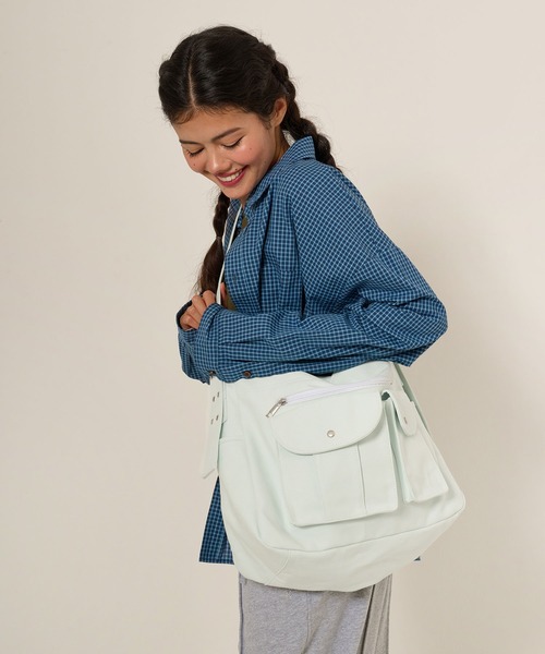 TINA:JOJUN(ティーナジョジュン)の「キャンバス バックルバッグ TINA:JOJUN(ショルダーバッグ・レディース・ライトブルー/アイボリー・F)」の11枚目の写真