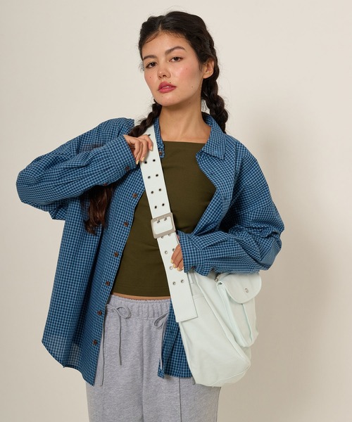 TINA:JOJUN(ティーナジョジュン)の「キャンバス バックルバッグ TINA:JOJUN(ショルダーバッグ・レディース・ライトブルー/アイボリー・F)」の13枚目の写真