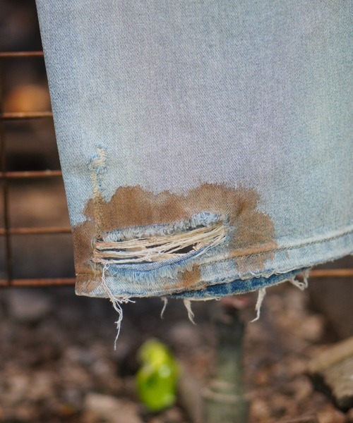 Chikashitsu +(チカシツプラス)の「【Chikashitsu +】bloody wash damage denim pants / 【チカシツプラス】ウォッシングダメージデニムパンツ(デニムパンツ・メンズ・ブルー・S/M)」の7枚目の写真