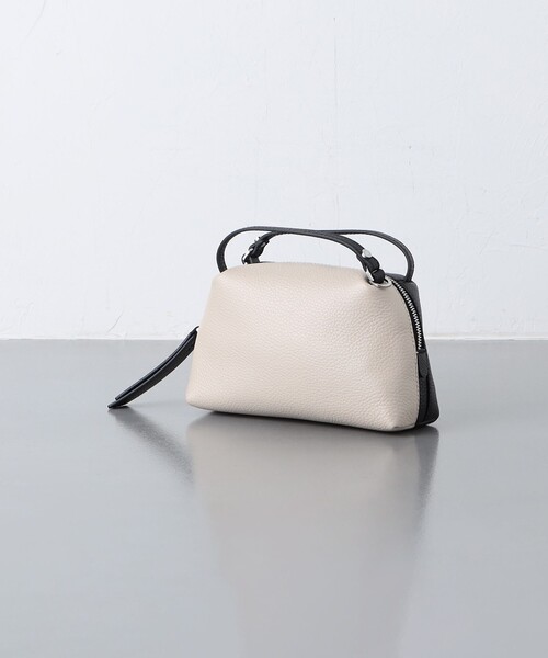 ✨極美品✨ GIANNI CHIARINI ALIFA S 白 ショルダーバッグ ✨極美品✨ GIANNI CHIARINI ALIFA S 白 ショルダーバッグ