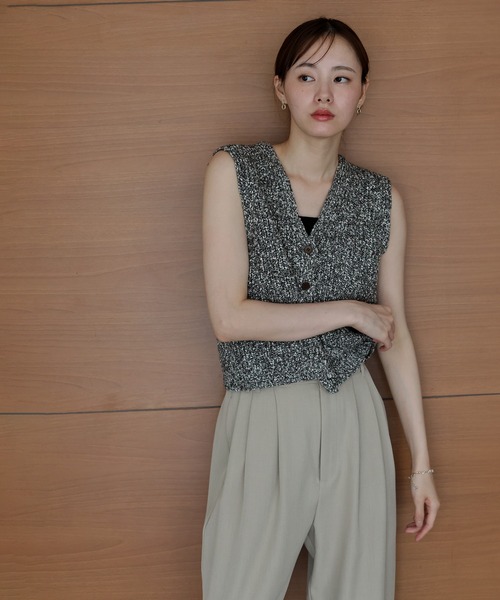 J by blue(ジェイバイブルー)の「Vネックサマーニットベスト(ベスト・レディース・ベージュ/グレー/ブラック・MEDIUM)」の19枚目の写真
