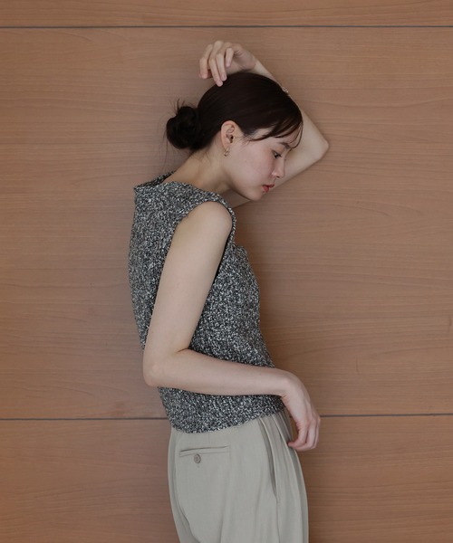 J by blue(ジェイバイブルー)の「Vネックサマーニットベスト(ベスト・レディース・ベージュ/グレー/ブラック・MEDIUM)」の20枚目の写真