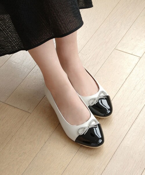 TOCCA(トッカ)の「PAIR OF KNOT RAINPUMPS レインパンプス(パンプス・レディース・ブラック系/ベージュ系/ブラック系5/アイボリー系5・35/36/37/38/39)」の19枚目の写真