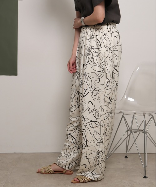 palm RICHE(ポームリシュ)の「手書きプリントリラックスパンツ(その他パンツ・レディース・ブラック/アイボリー・M)」の17枚目の写真