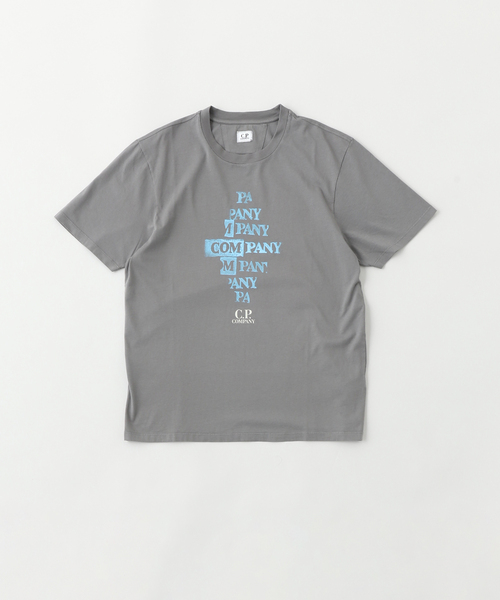 C.P. COMPANY ★ 24/1 ジャージー アーティザナル ロゴ Tシャツ 24/1 Jersey Short Sleeve Printed Logo T-Shirt | CPC USCA