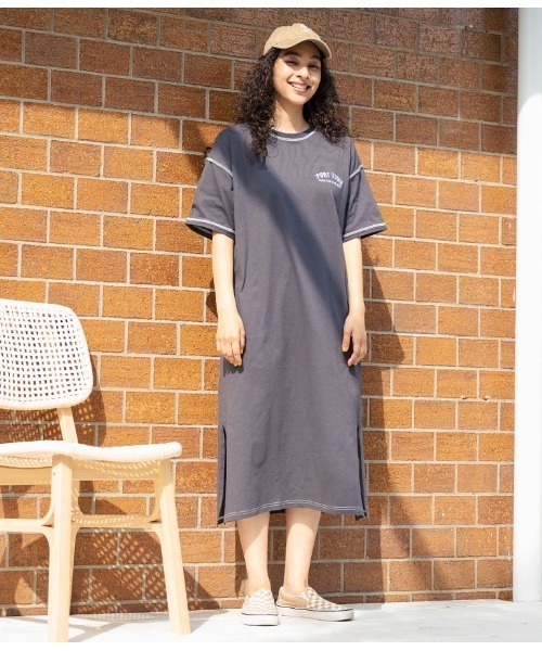 anap mimpi(アナップミンピ)の「配色ステッチ ロゴ 半袖 マキシ ロング Tシャツ ワンピース(ワンピース・レディース・オートミール/ダークグレー/ブラウン・FREE)」の4枚目の写真