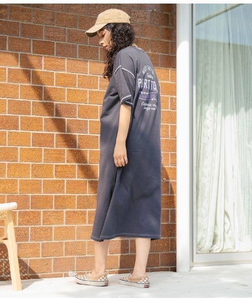 anap mimpi(アナップミンピ)の「配色ステッチ ロゴ 半袖 マキシ ロング Tシャツ ワンピース(ワンピース・レディース・オートミール/ダークグレー/ブラウン・FREE)」の5枚目の写真