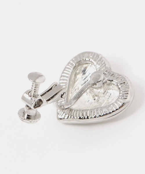 FOREVER 21(フォーエバー トゥエンティーワン)の「ハートデザインイヤリング(イヤリング・レディース・ゴールド/シルバー・FREE)」の5枚目の写真