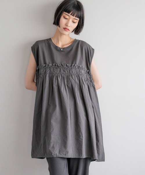 LOWRYS FARM（ローリーズファーム）の「ピグメントキリカエチュニック　451976（Tシャツ/カットソー・レディース・アイボリー/チャコールグレー・SHORT/LONG）」の2枚目の写真