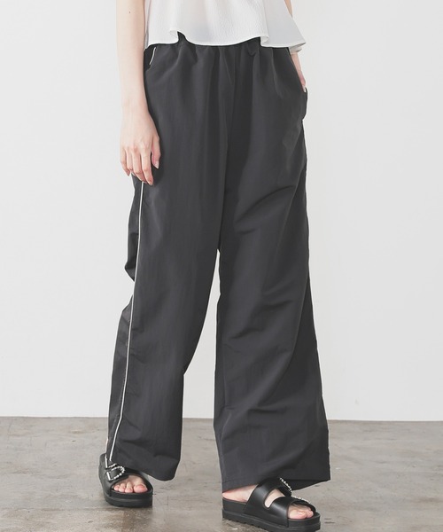 Honeys(ハニーズ)の「トラックパンツ(その他パンツ・レディース・ブラック/スモークピンク/ホワイト/ブラウン・M/LL/L/SS/S)」の1枚目の写真