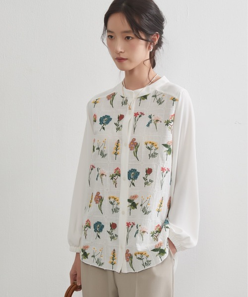On One's Own(オンワンズオン)の「On One's Own フローラルガーデン花柄刺繍長袖ブラウス(シャツ/ブラウス・レディース・ホワイト・M/L)」の11枚目の写真