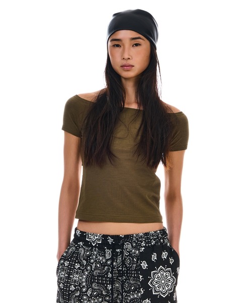 BEEDEN（ビーデン）の「OFF SHOULDER FIT TEE（Tシャツ/カットソー・レディース・カーキ/ネイビー/ホワイト・FREE）」の3枚目の写真