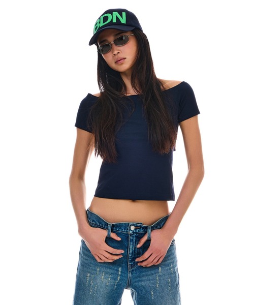 BEEDEN（ビーデン）の「OFF SHOULDER FIT TEE（Tシャツ/カットソー・レディース・カーキ/ネイビー/ホワイト・FREE）」の16枚目の写真