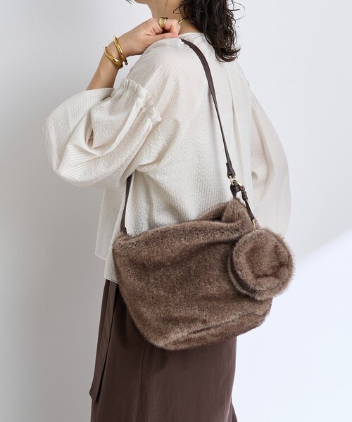 RIVE DROITE（リヴドロワ）の「【シーズンムード高まる】フェイクファーバケット2WAYバッグ（ハンドバッグ・レディース・ダークブラウン/キャメル・FREE）」の2枚目の写真