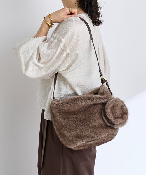 RIVE DROITE（リヴドロワ）の「【シーズンムード高まる】フェイクファーバケット2WAYバッグ（ハンドバッグ・レディース・ダークブラウン/キャメル・FREE）」の3枚目の写真