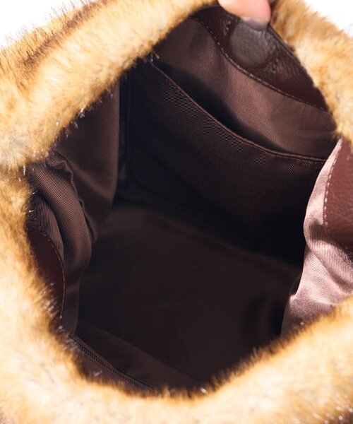 RIVE DROITE（リヴドロワ）の「【シーズンムード高まる】フェイクファーバケット2WAYバッグ（ハンドバッグ・レディース・ダークブラウン/キャメル・FREE）」の22枚目の写真