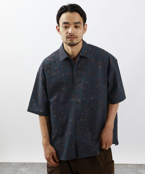 BAYFLOW(ベイフロー)の「【接触冷感】クールタッチ柄シャツ(シャツ/ブラウス・メンズ・ブラック/ネイビー・MEDIUM/LARGE)」の2枚目の写真