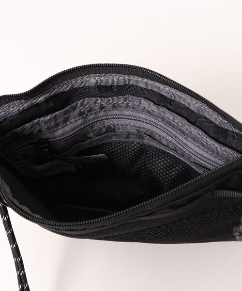 ELLIKER（エリカー）の「【ELLIKER / エリカー】Caley Sacoche Bag 1L / サコッシュバッグ（ショルダーバッグ・レディース・パープル/ネイビー/ブラック/カーキ/ブルー/ベージュ/レモンイエロー/サンドベージュ・FREE）」の9枚目の写真