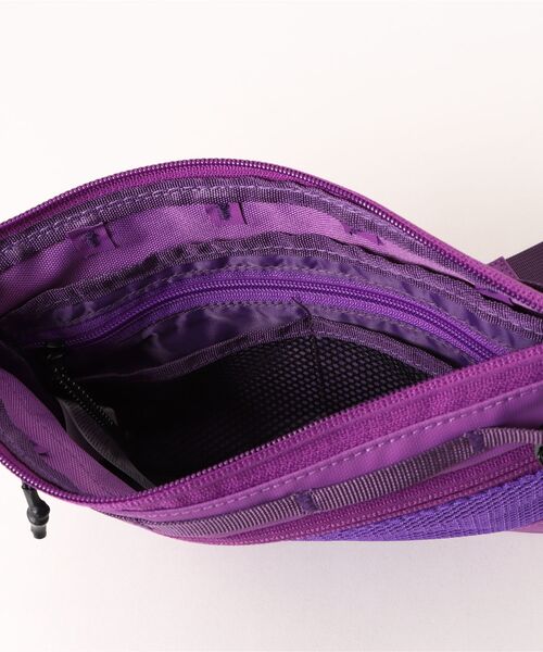 ELLIKER（エリカー）の「【ELLIKER / エリカー】Caley Sacoche Bag 1L / サコッシュバッグ（ショルダーバッグ・レディース・パープル/ネイビー/ブラック/カーキ/ブルー/ベージュ/レモンイエロー/サンドベージュ・FREE）」の11枚目の写真