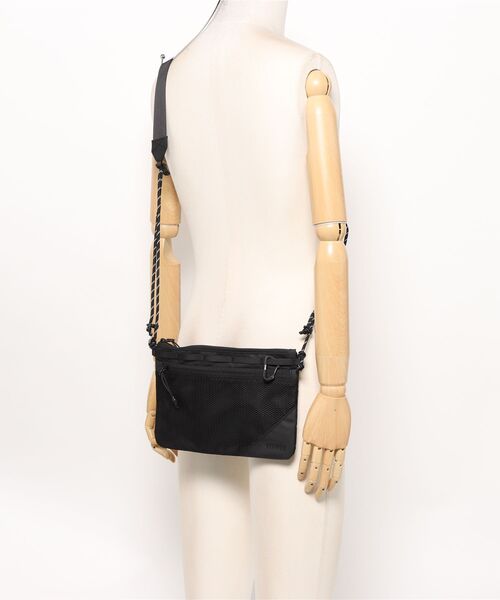 ELLIKER（エリカー）の「【ELLIKER / エリカー】Caley Sacoche Bag 1L / サコッシュバッグ（ショルダーバッグ・レディース・パープル/ネイビー/ブラック/カーキ/ブルー/ベージュ/レモンイエロー/サンドベージュ・FREE）」の12枚目の写真