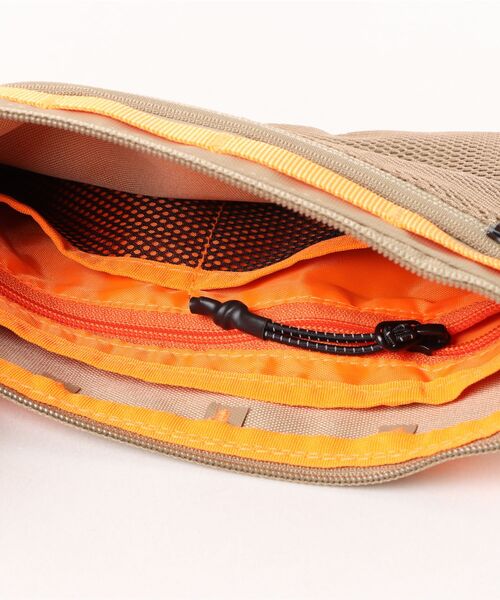 ELLIKER（エリカー）の「【ELLIKER / エリカー】Caley Sacoche Bag 1L / サコッシュバッグ（ショルダーバッグ・レディース・パープル/ネイビー/ブラック/カーキ/ブルー/ベージュ/レモンイエロー/サンドベージュ・FREE）」の14枚目の写真