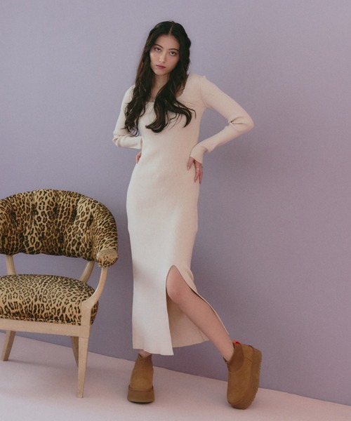 BLONDEY(ブロンディ)の「バックリボンスリットニットワンピース(ワンピース・レディース・ブラック/アイボリー・FREE)」の4枚目の写真