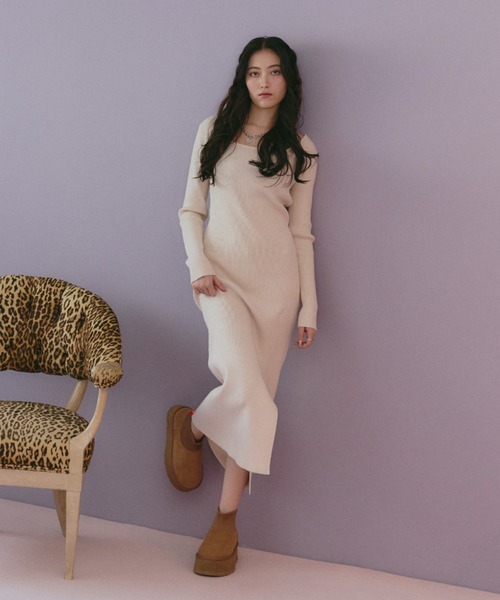 BLONDEY(ブロンディ)の「バックリボンスリットニットワンピース(ワンピース・レディース・ブラック/アイボリー・FREE)」の6枚目の写真