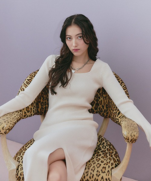 BLONDEY(ブロンディ)の「バックリボンスリットニットワンピース(ワンピース・レディース・ブラック/アイボリー・FREE)」の13枚目の写真